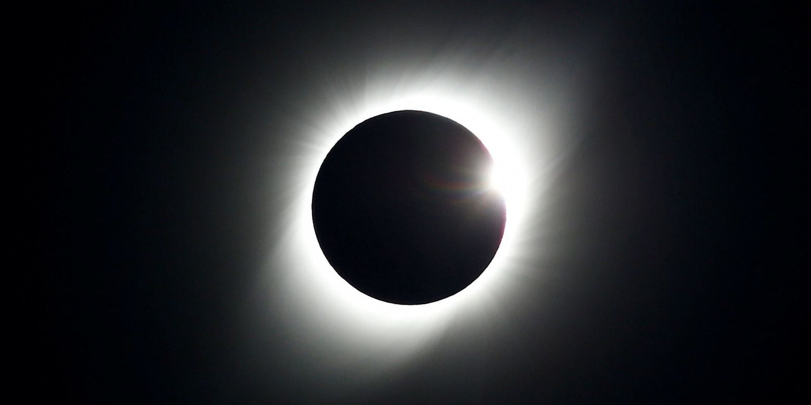 Cuidados devem ser tomados ao observar o eclipse para evitar danos aos olhos