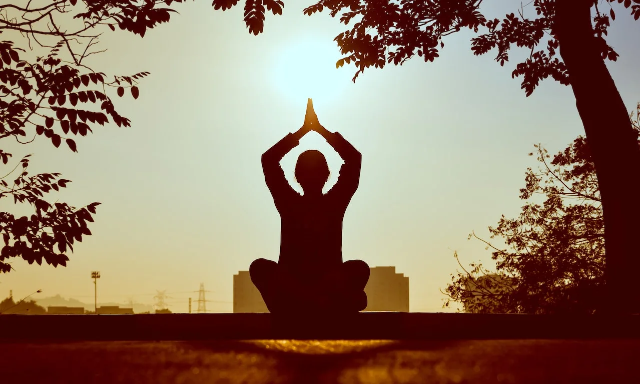 Ex-professora de yoga abandona a prática ocultista e encontra salvação em Cristo