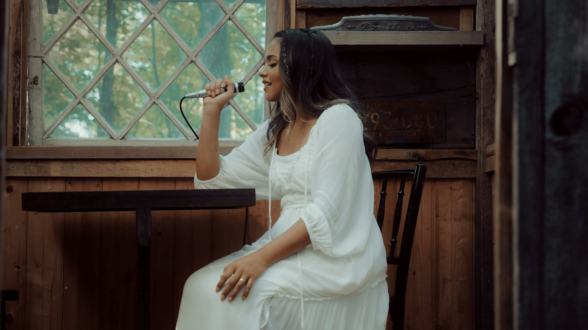 Julia Vitória - Outra Vez é a canção autoral lançada pela Musile Records