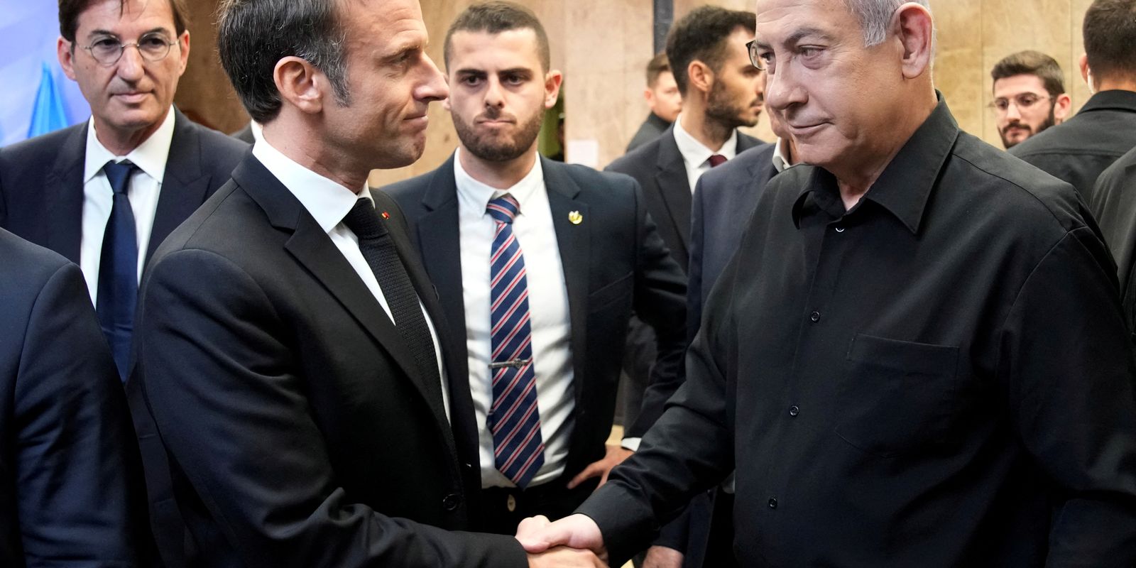 Macron sugere que coalizão anti-Estado Islâmico tome medidas contra o Hamas