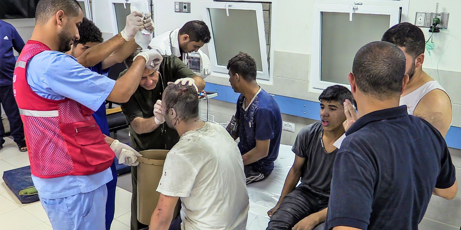 Profissionais de saúde solicitam ajuda para resgatar vítimas no Oriente Médio