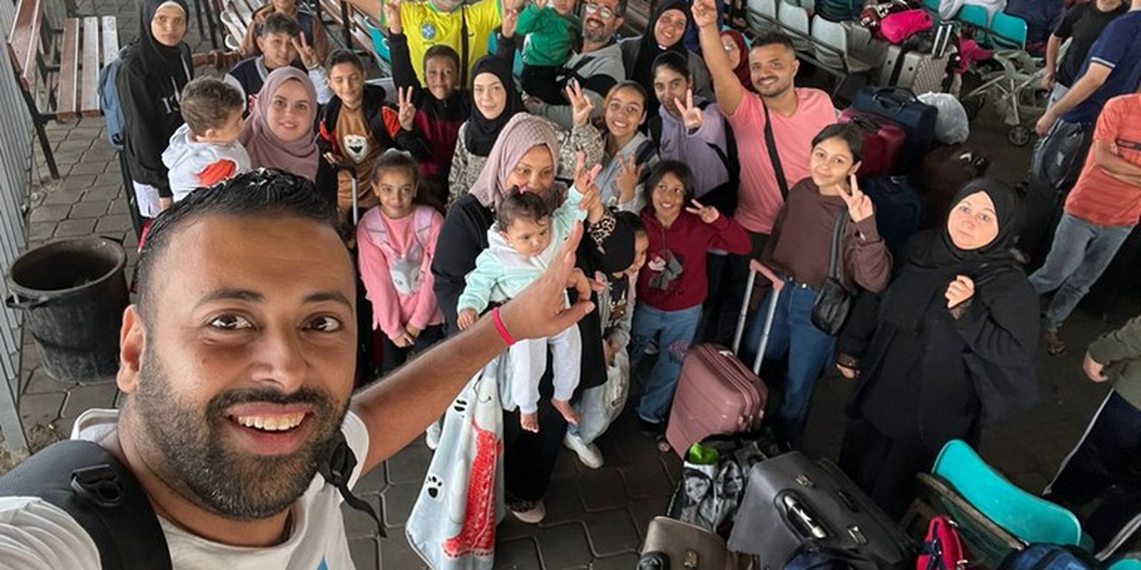 Brasileiros atravessam a fronteira entre Gaza e o Egito