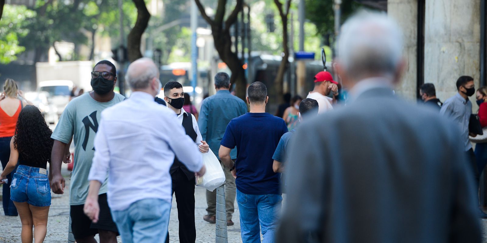 Expectativa de vida ao nascer no Brasil alcança 75,5 anos em 2022