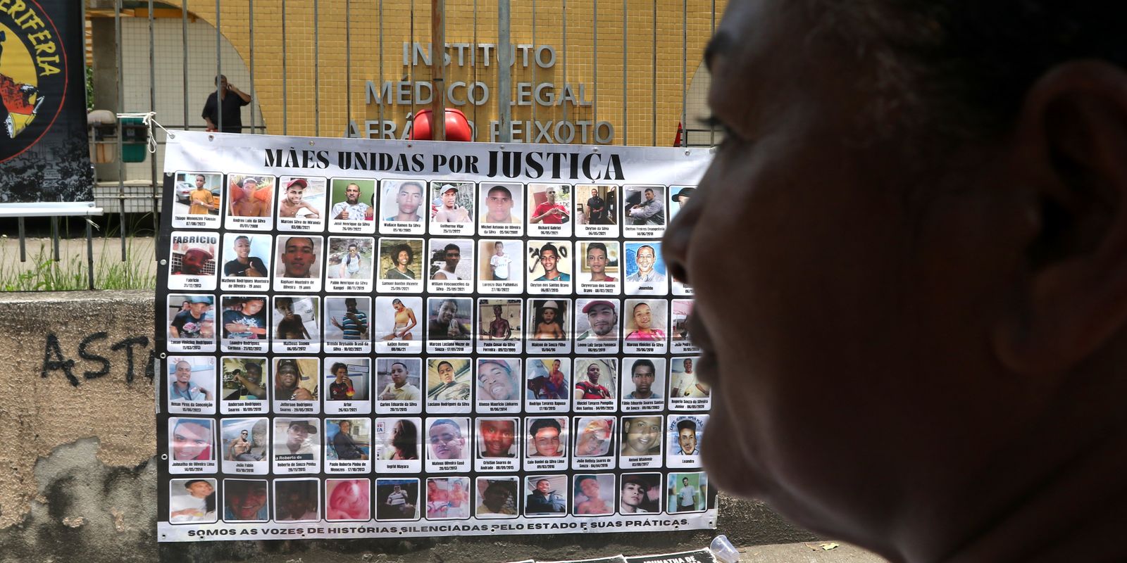 Familiares de vítimas de violência se manifestam contra o IML do Rio