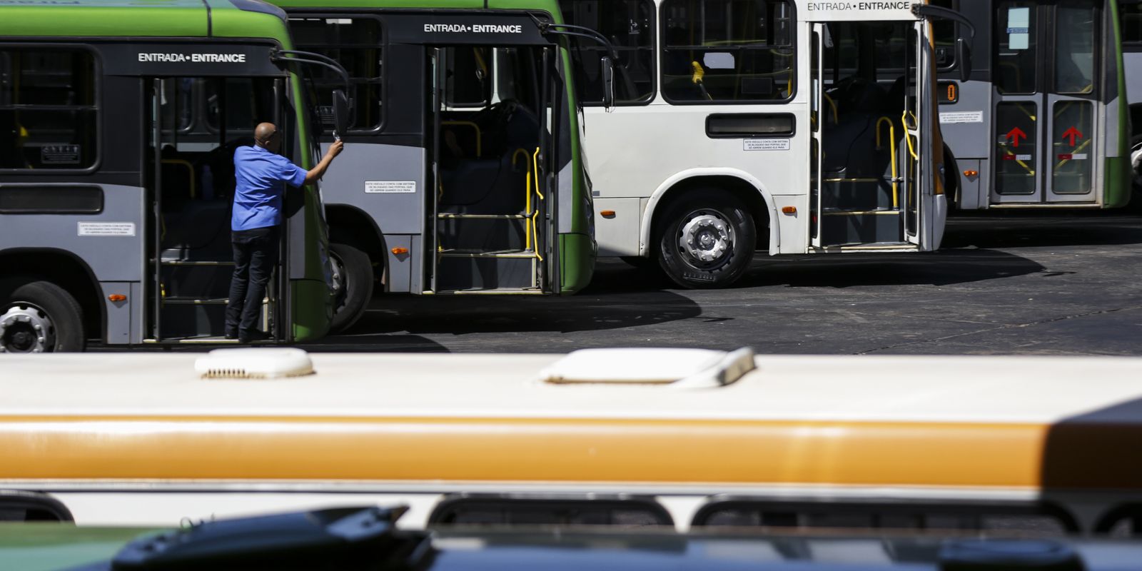 Setor de serviços apresenta queda de 0,3% em setembro, segundo o IBGE