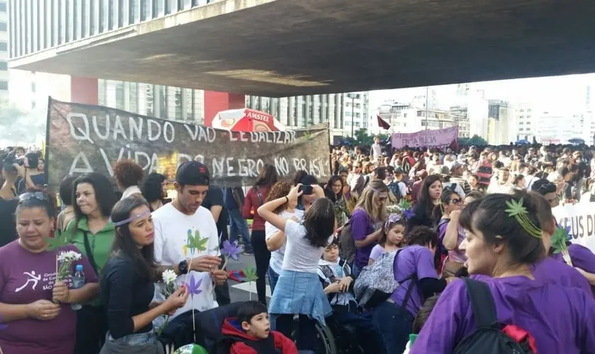 Prefeitos unidos no Pacto Contra as Drogas combatem a "Marcha da Maconha" e propõem ação contra a dependência química. Foto: tirada na Marcha da Maconha.