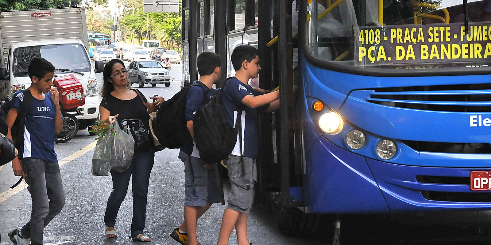 IBGE revela que o volume de serviços recua 0,6% em outubro