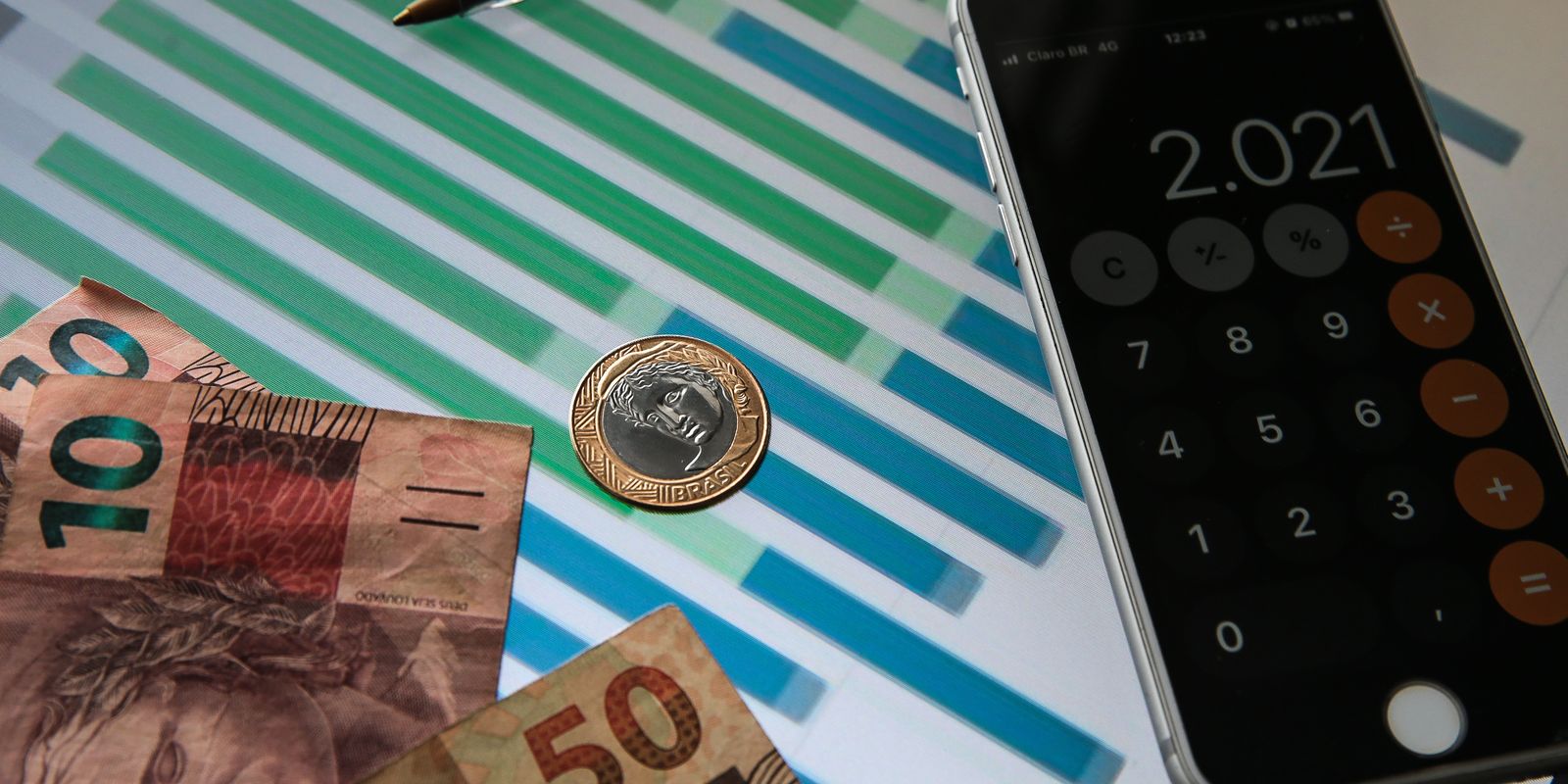 Mercado financeiro revisa para baixo previsões de inflação e câmbio