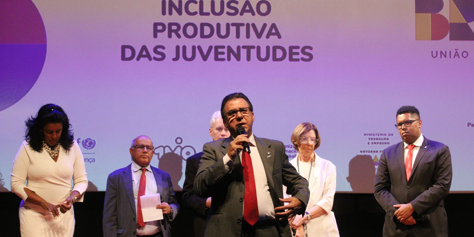 Ministro do Trabalho insta empresas a aumentarem a média salarial