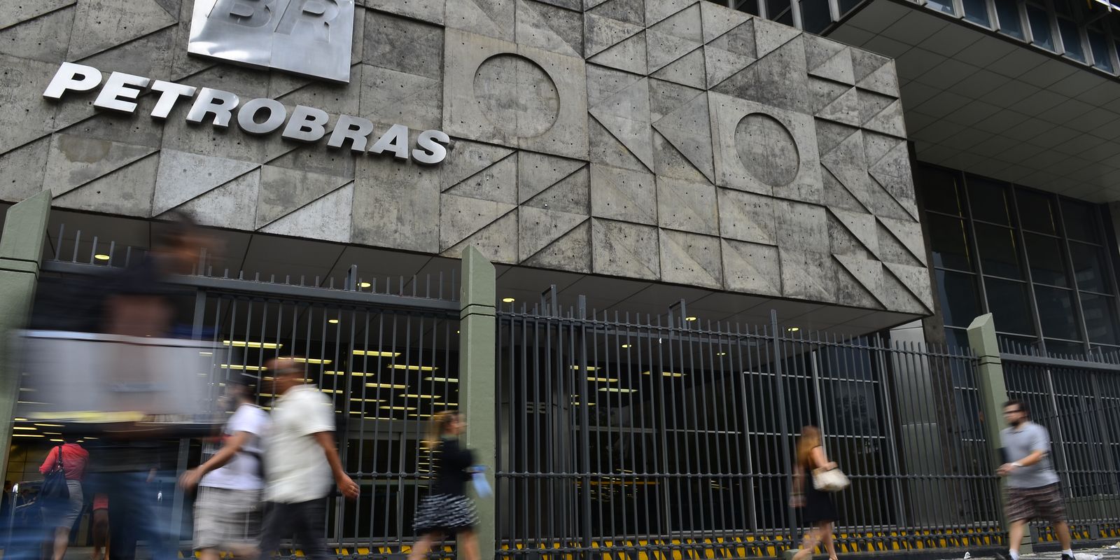 Petrobras lança concurso para profissionais de nível técnico com remuneração de R$ 5,8 mil