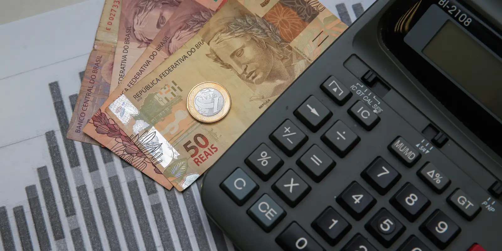 Como sair das dívidas em 2024: estratégias de planejamento, economia e cálculos