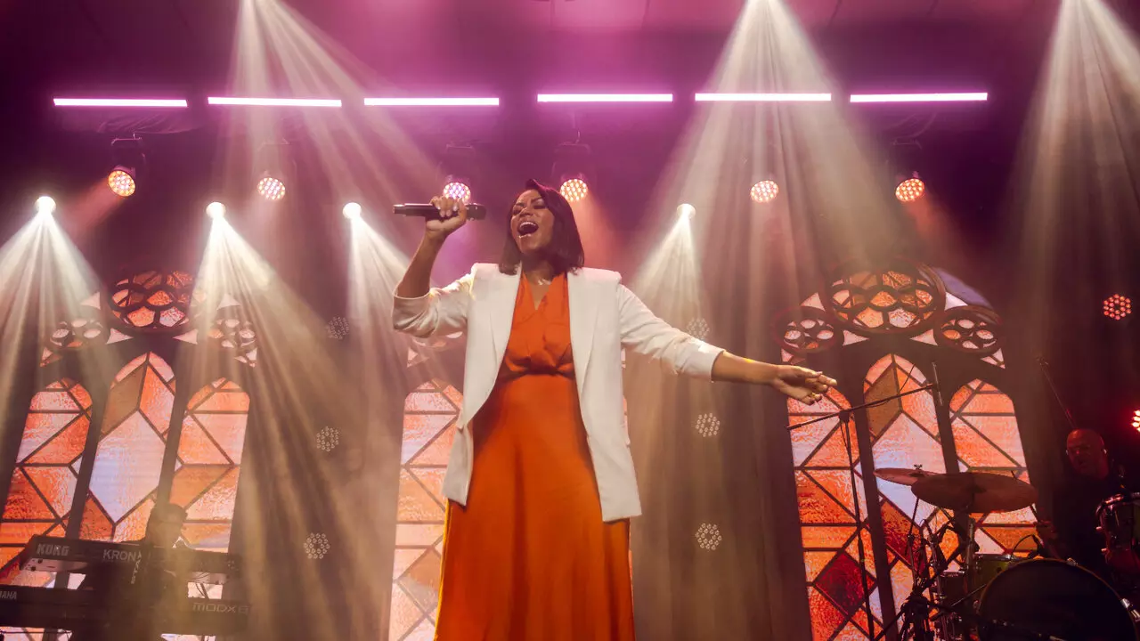 A cantora Elaine Martins emociona seus fãs ao lançar mais uma música de seu projeto gravado ao vivo, intitulada "O Projeto é Grande". Foto: Divulgação.