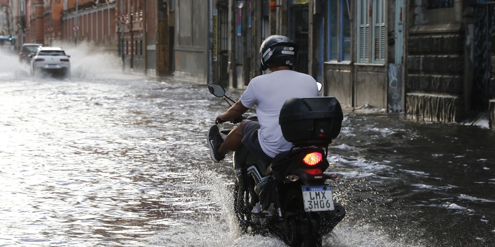 Prefeito do Rio decreta situação de emergência devido às fortes chuvas