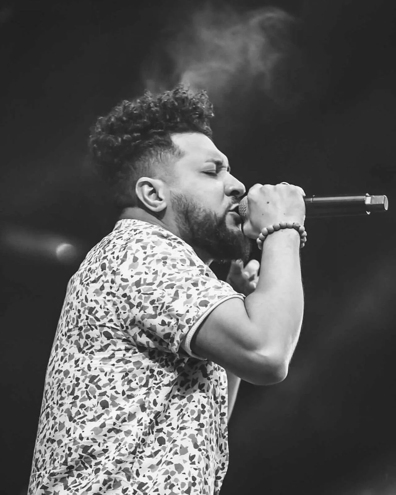 Elyas Vianna lança seu primeiro single que fala sobre a importância de clamar o nome de Jesus em todas as situações da vida. Foto: Divulgação.