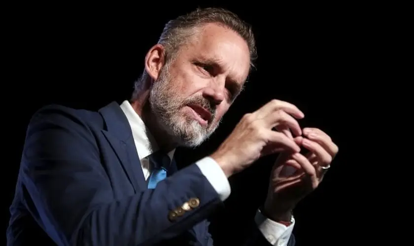 A influência de Jordan Peterson: renomado psicólogo canadense impacta ateus, resultando em conversões e busca por comunidade cristã. Foto: Gage Skidmore/Creative Commons