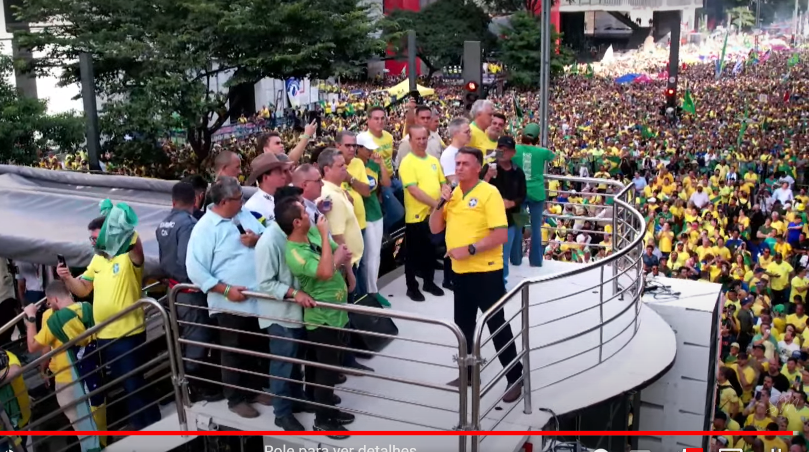 Ato Pró-Democracia reúne milhares de apoiadores na Avenida Paulista