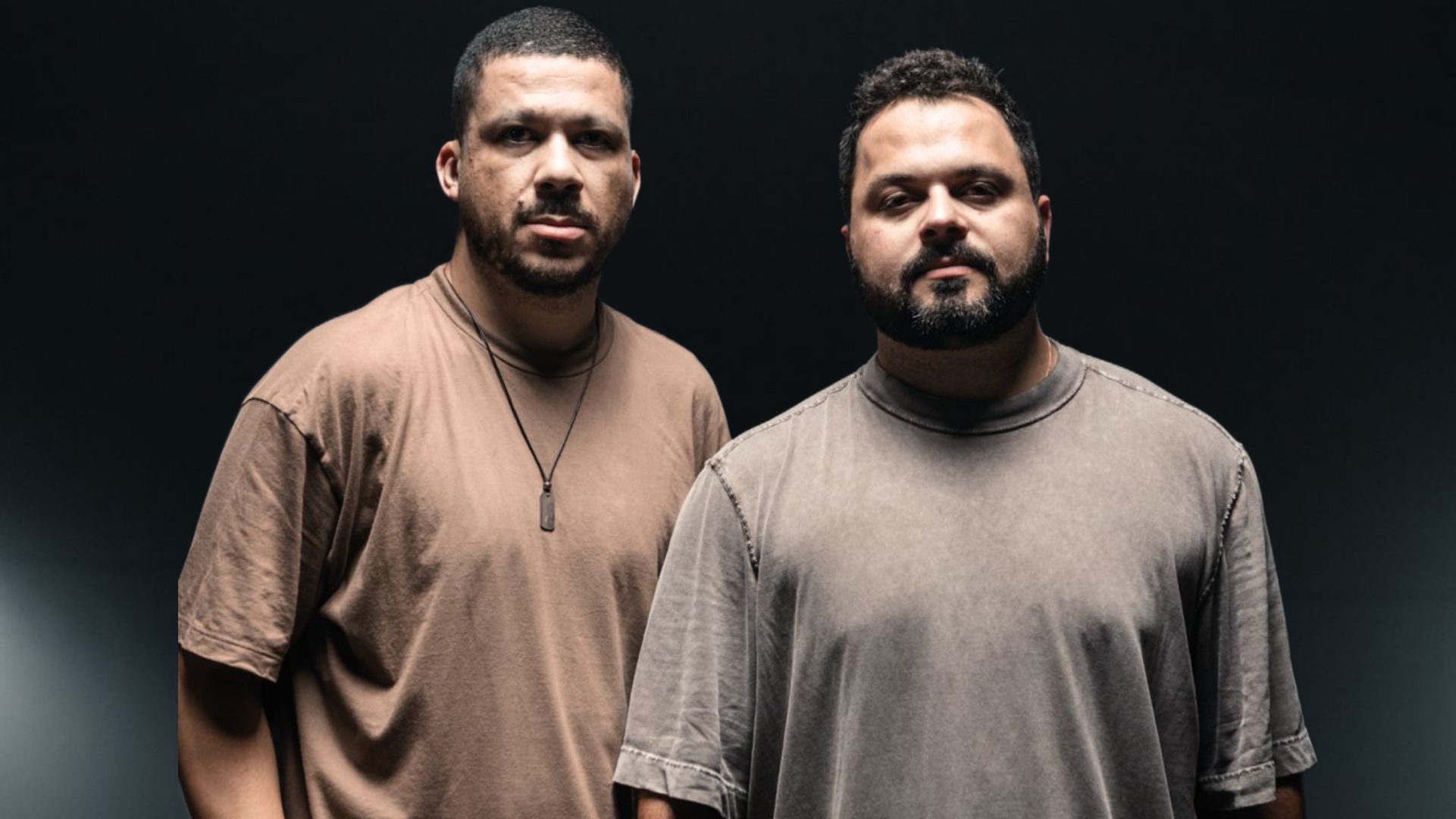 "Deus vencedor" é o título do novo single que o cantor Klebson Kollins lançou em parceria de seu amigo Bob Jonathan, pelo selo Brasas Music. Foto: Divulgação.
