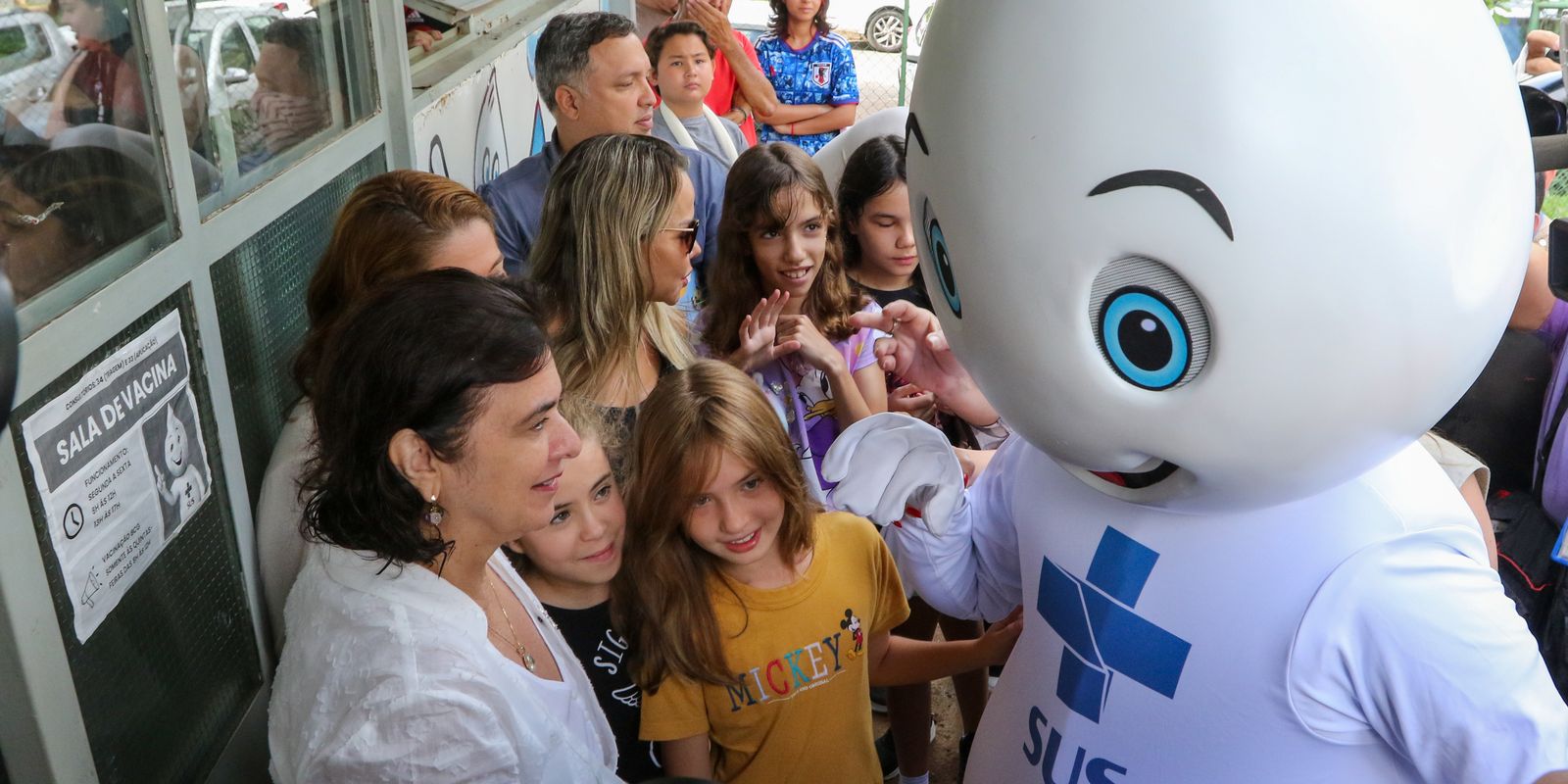 Ministra considera início da vacinação de crianças como um marco histórico