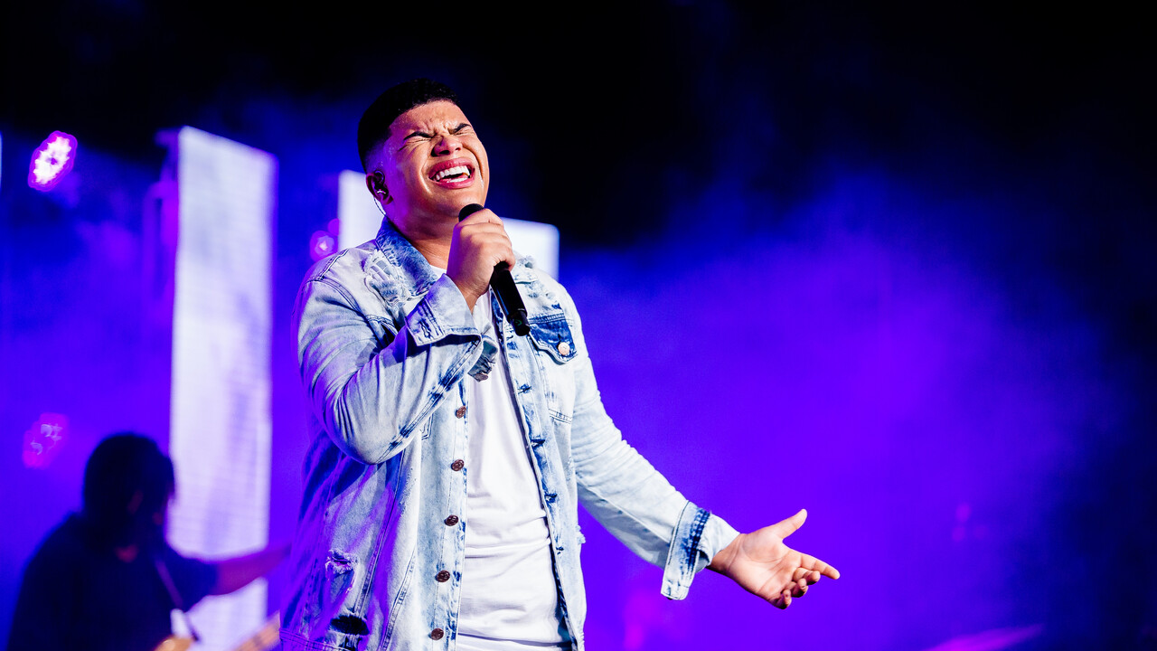 Recentemente, Paulo Neto emocionou seus fãs e seguidores ao lançar seu mais recente projeto, o EP "Volta, Filho Meu". Foto: Divulgação.