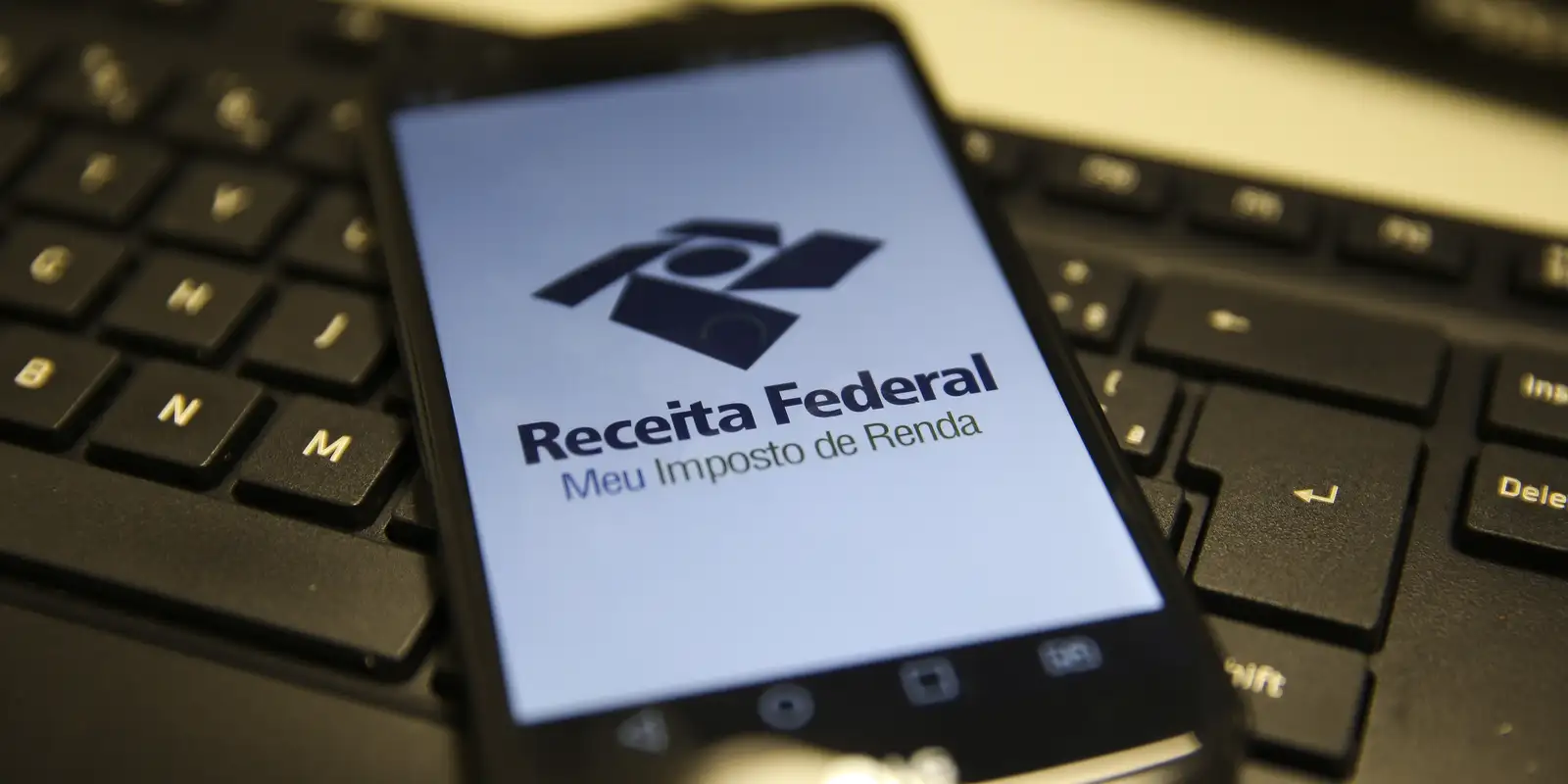 Prazo final para empresas enviarem comprovantes para Imposto de Renda é hoje.