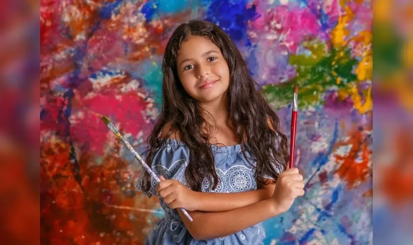 Duas das obras de Sophia foram selecionadas para serem exibidas no "Carrousel du Louvre", um espaço dedicado a novos talentos artísticos. Foto: Reprodução/Notícias Adventistas