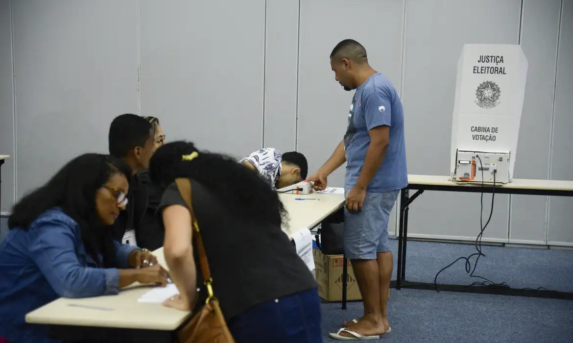 ELEIÇÕES MUNICIPAIS 2024: Utilização indevida de IA pode levar à cassação; candidatos devem ficar atentos às novas regras
