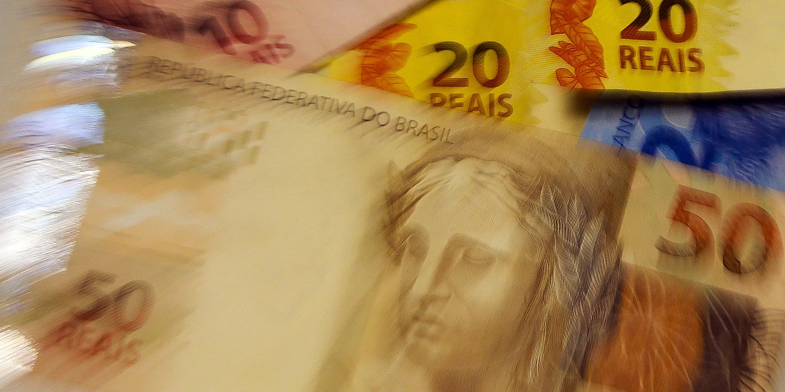 Em fevereiro, endividamento e inadimplência do consumidor apresentam queda