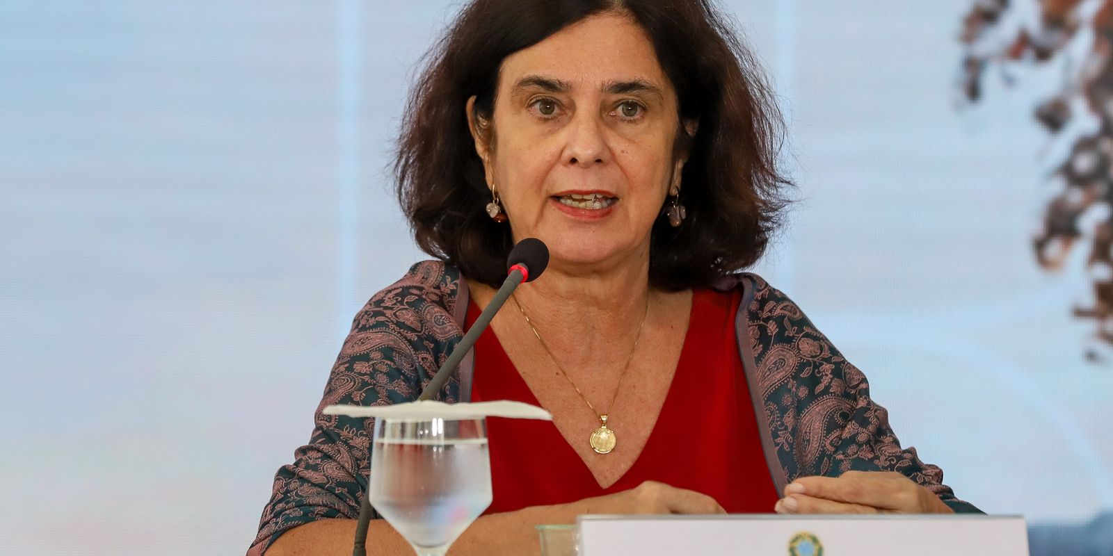 Ministra afirma que acordo para produção nacional da Qdenga será anunciado em breve