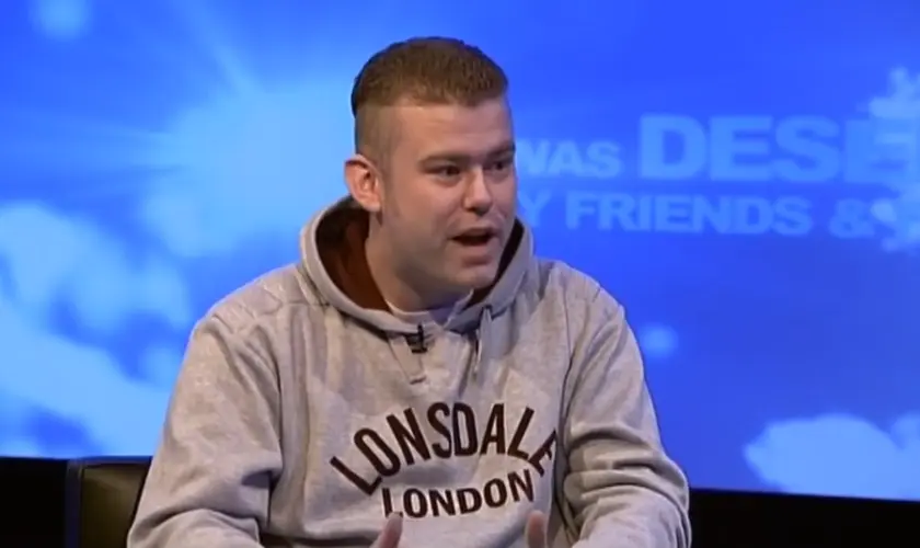 Conheça a história de Andrew Goodwin, um jovem que após ser evangelizado na rua, recebe a cura da esquizofrenia. Foto: Reprodução/YouTube/The Ex-Schizophrenic Perspective