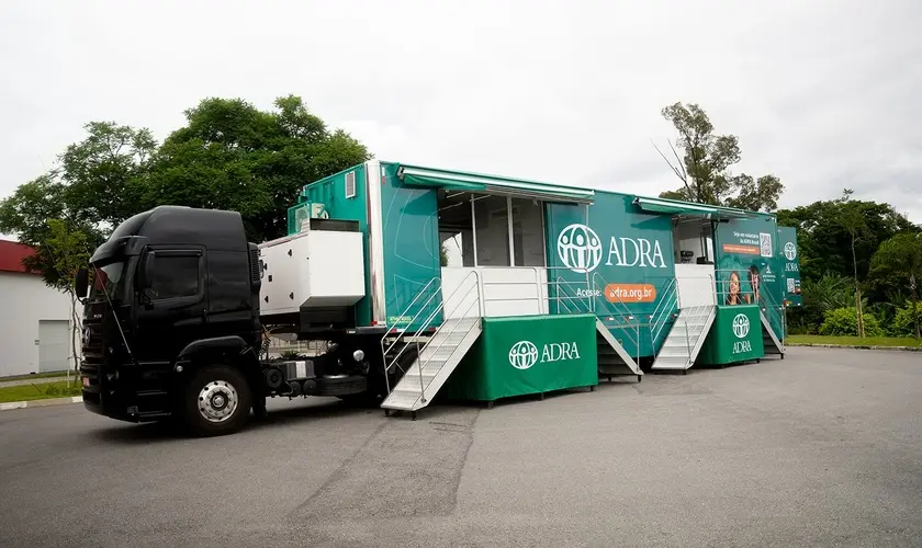 Igreja Adventista mobiliza uma carreta que faz lavagem de roupa e oferece comida diariamente as vítimas das enchentes no Rio Grande do Sul. Foto: Divulgação/Notícias Adventistas