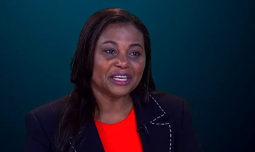 Joseli de Souza, ex-prostituta, compartilha sua inspiradora jornada de superação e transformação, encontrando a paz através da fé em Deus. Foto: Captura de tela/YouTube/Portal Universal