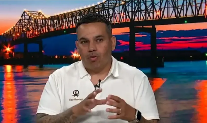 Ex-gângster, relata sua jornada de líder de gangue a pastor, após uma experiência transformadora na prisão e uma overdose quase fatal. Foto: Captura de tela/Fox News