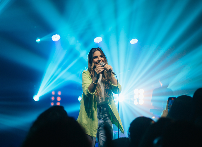 A cantora Amanda Loyola, revelada no Programa Raul Gil, estreia na Onimusic com a canção "Eu Quero Ver Sua Face". Foto: Divulgação.