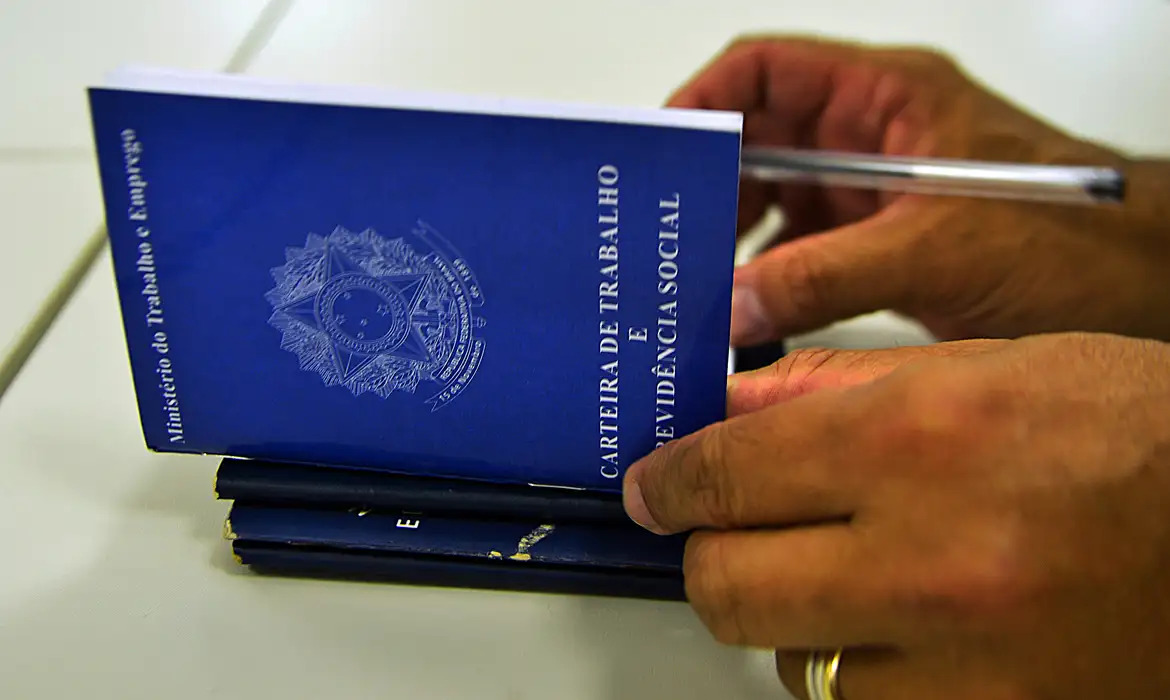 Com desoneração da folha suspensa, setores projetam queda produtiva e demissões