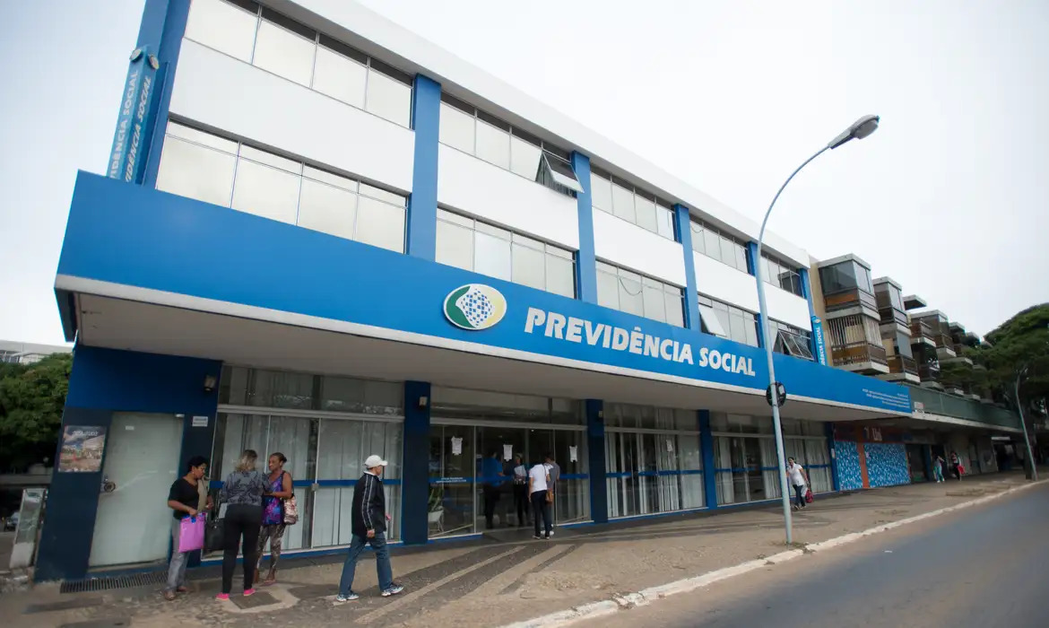 INSS: 2ª parcela do 13º disponível; veja calendário de pagamento