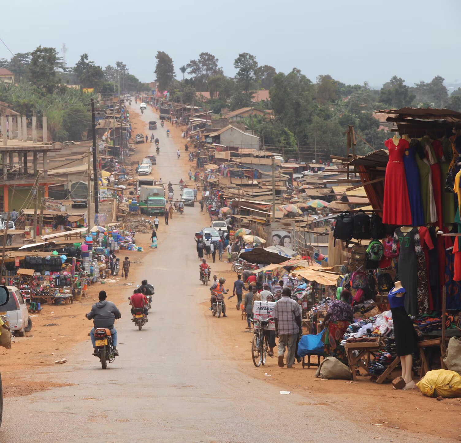 Ataque na Nigéria resulta em sequestro de 160 pessoas por extremistas do Ansaru, causando destruição e deslocamento. Foto: Representativa/Unsplash.