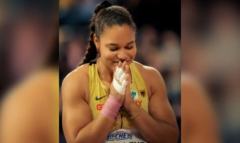 A atleta alemã Yemisi Ogunleye destaca a bondade de Deus ao ganhar medalha de bronze no Campeonato Europeu de Atletismo em Roma. Foto: Reprodução/Instagram/Yemisi Ogunleye