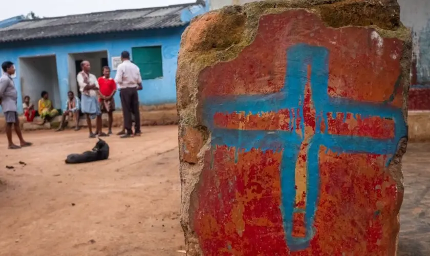 Cerca de 15 famílias cristãs tiveram suas necessidades básicas negadas por três meses por não negarem a Jesus em aldeia na Índia. Foto: Reprodução/ICC.