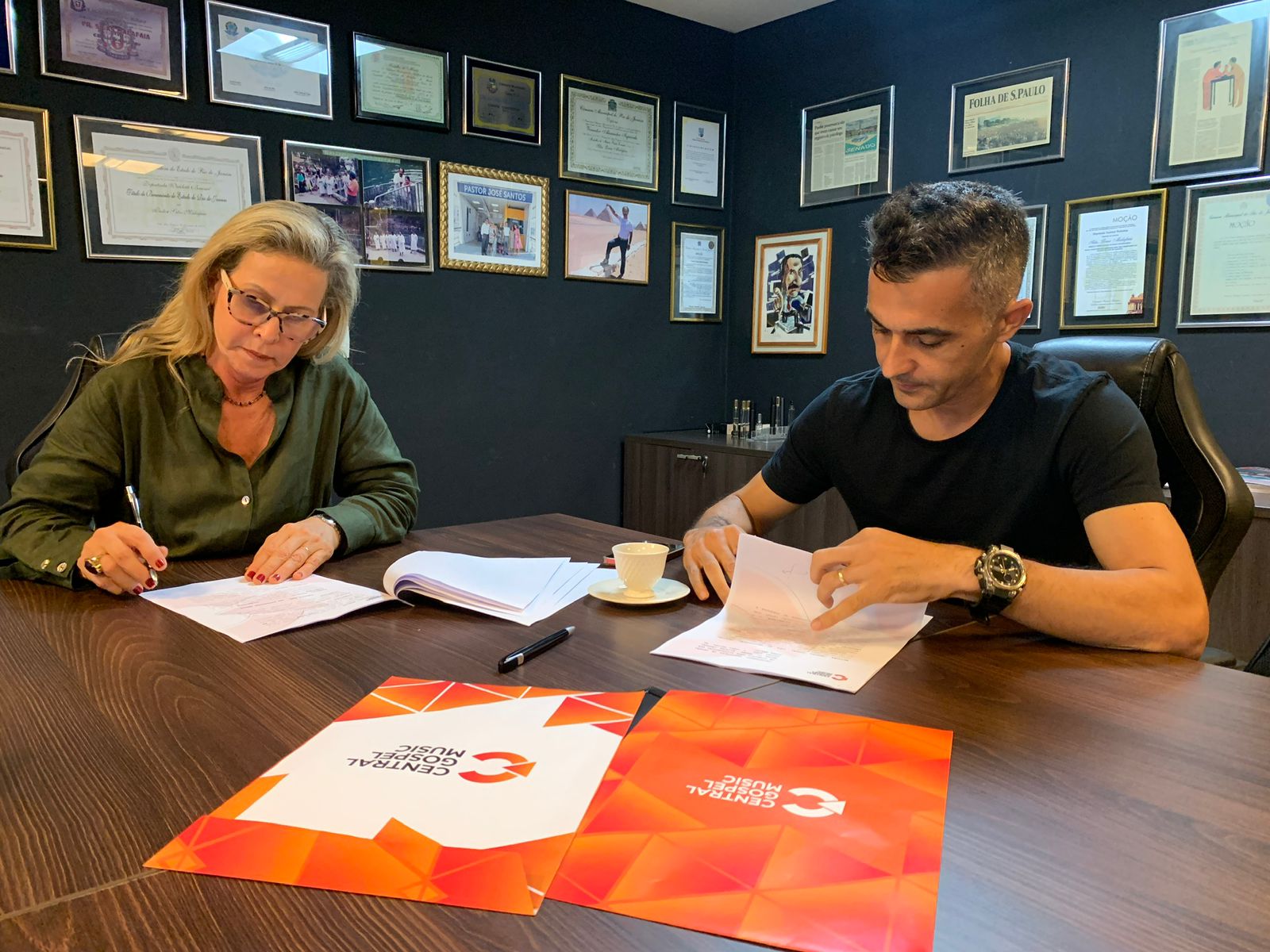 O cantor Jonas Maciel retorna à Central Gospel Music após três anos para regravar um de seus grandes sucessos: a canção “Boas Notícias”. Foto: Divulgação.