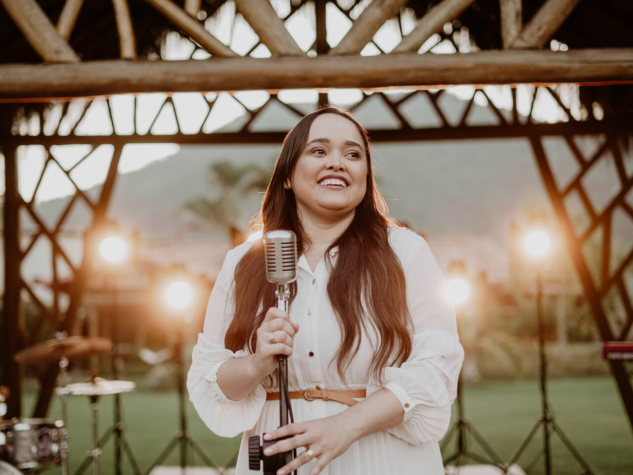 Recentemente, a cantora cristã Ruthe Dayanne apresentou seu mais novo single, intitulado “Para Sempre Cantarei”. Foto: Divulgação.