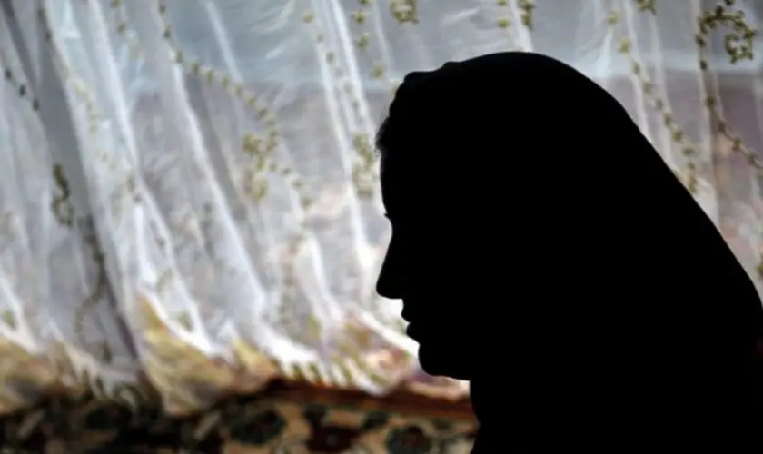Conheça a inspiradora história de Medina, que mesmo após marido ser morto, ela continua seu evangelismo no Afeganistão. Foto: Open Doors UK.