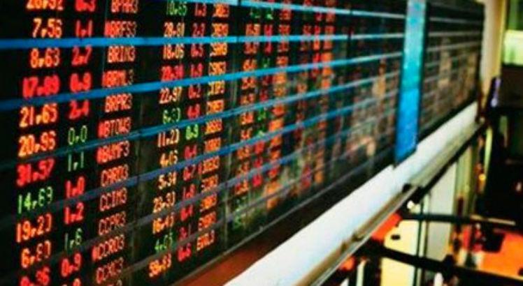 Bolsa de valores brasileira inicia a semana em alta