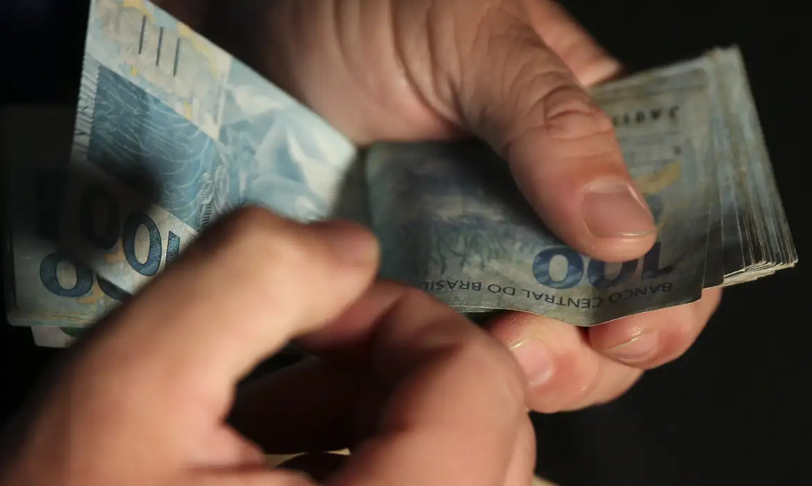 Brasileiros ainda não resgataram R$ 8,4 bilhões de valores a receber esquecidos em bancos