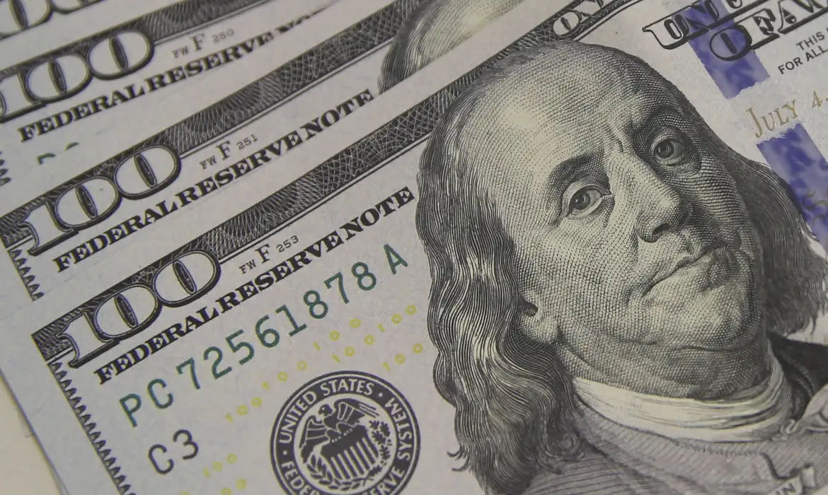 Dólar renovou recorde e subiu 3,75% na última semana