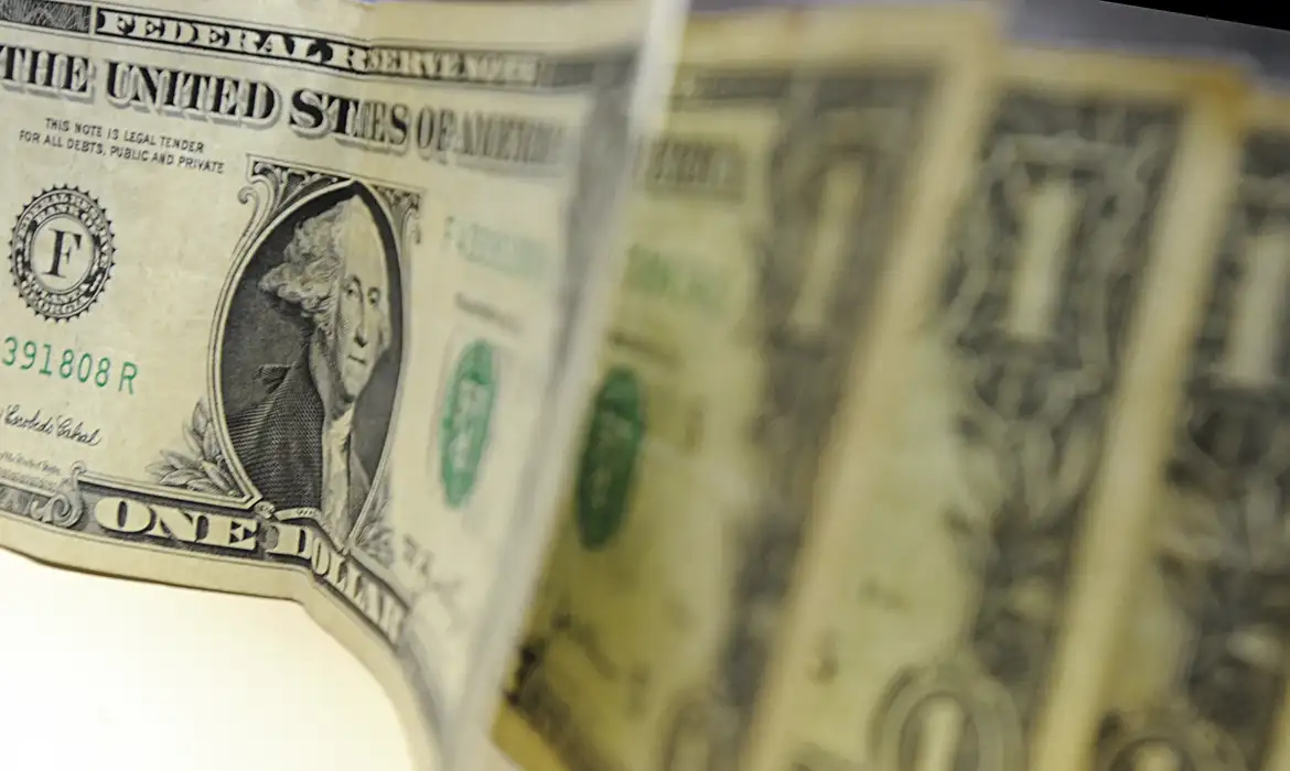 Dólar subiu pela terceira vez consecutiva