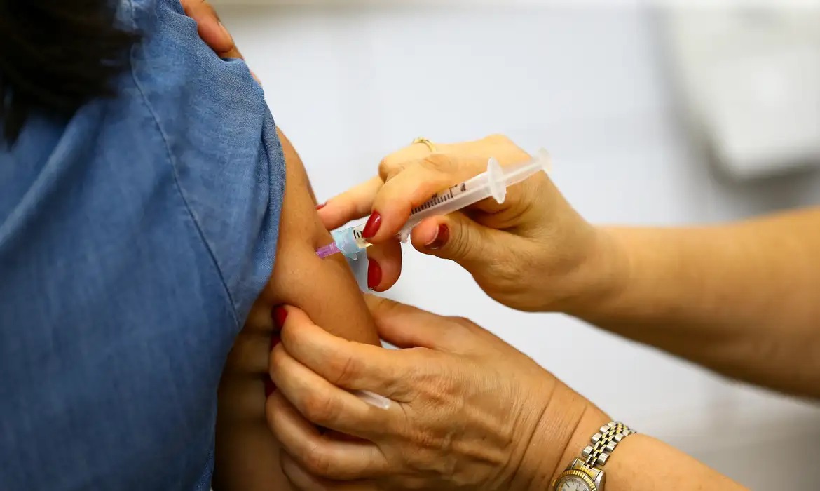 GRIPE: “Vacina é uma das mais seguras possíveis”, afirma infectologista