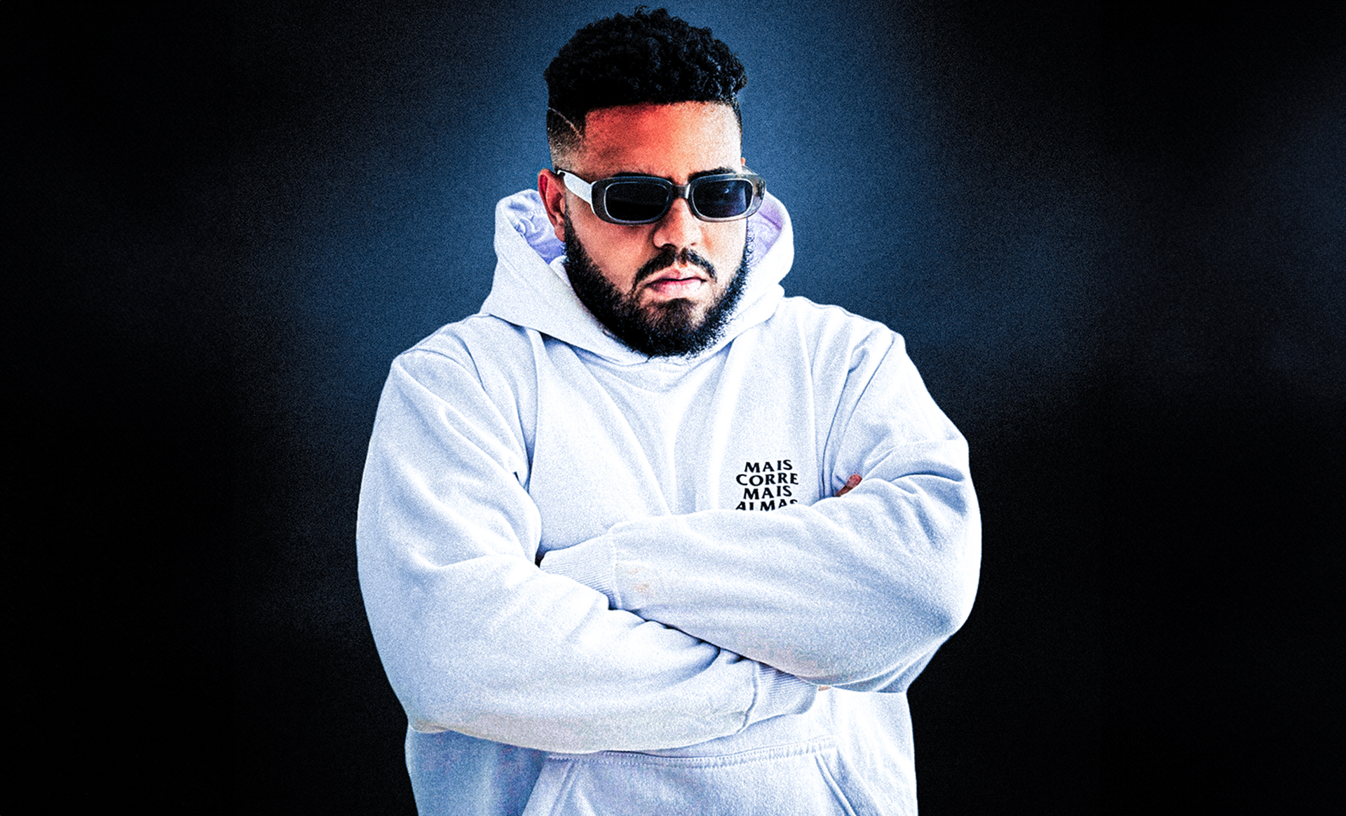 O cantor e compositor Silas Magalhães voltou com um novo single intitulado "Drama", que traz uma reflexão profunda sobre as escolhas de vida. Foto: Divulgação.