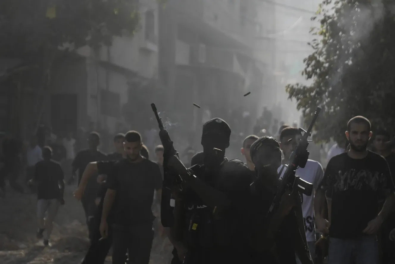 Irã contrabandeia US$ 150 milhões para o Hamas, financiando o recente ataque do Hamas, revelando falhas na inteligência israelense. Foto: Majdi Mohammed/AP