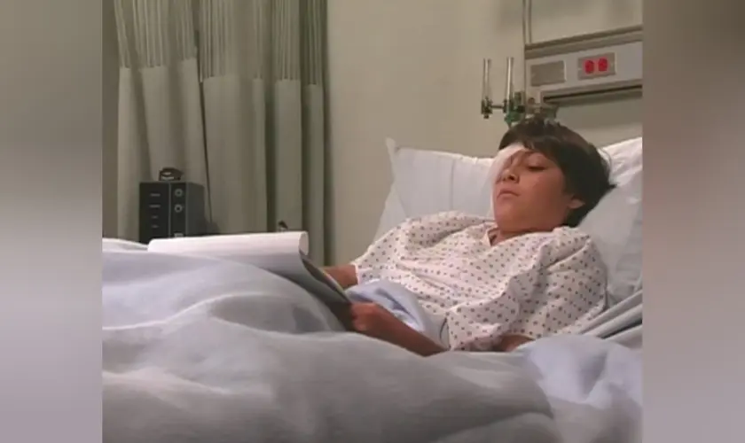 Menino sobrevive a acidente, fica em coma e relata encontro com Deus, transformando sua vida e de sua família. Foto: Reprodução/YouTube/Sid Roth's It's Supernatural!
