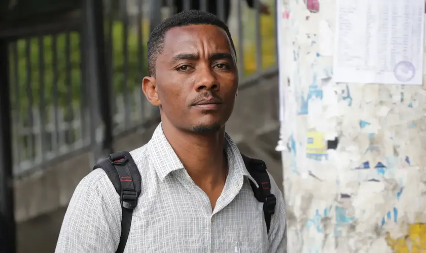 Cristão, compartilha sua história em meio à perseguição na Etiópia, onde enfrentou rejeição familiar e dificuldades por seguir a Cristo. Foto: Representativa/Portas Abertas.